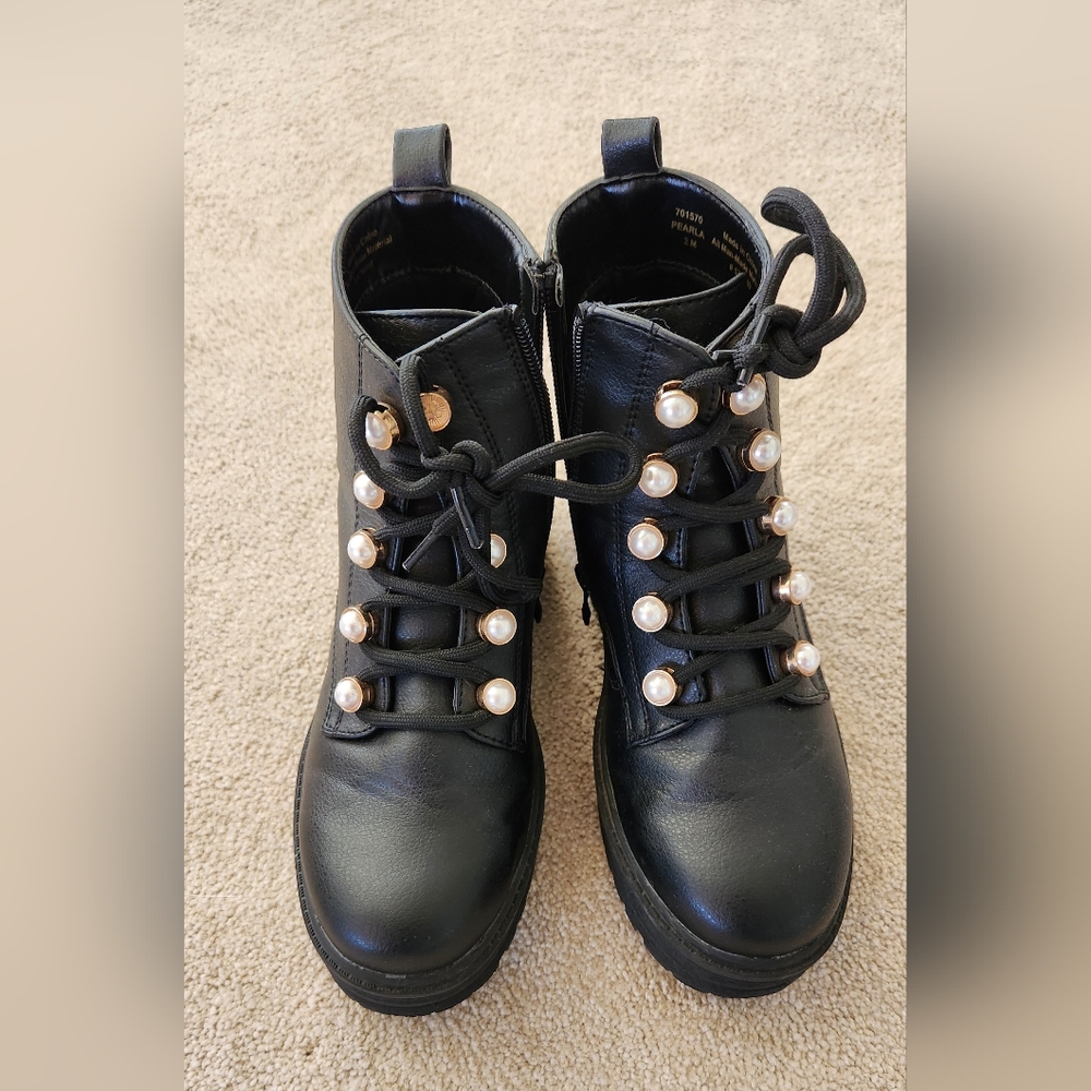 New Eva & Zoe girls' Black boots with zipper and Pearl accents, Size 2